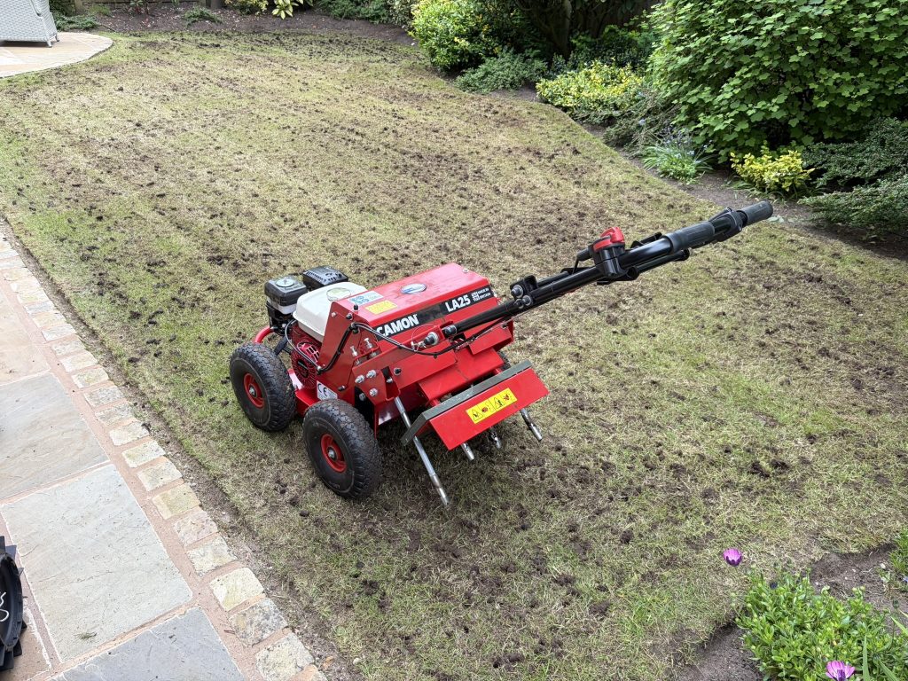 Lawn aeration: when it helps and how to do it