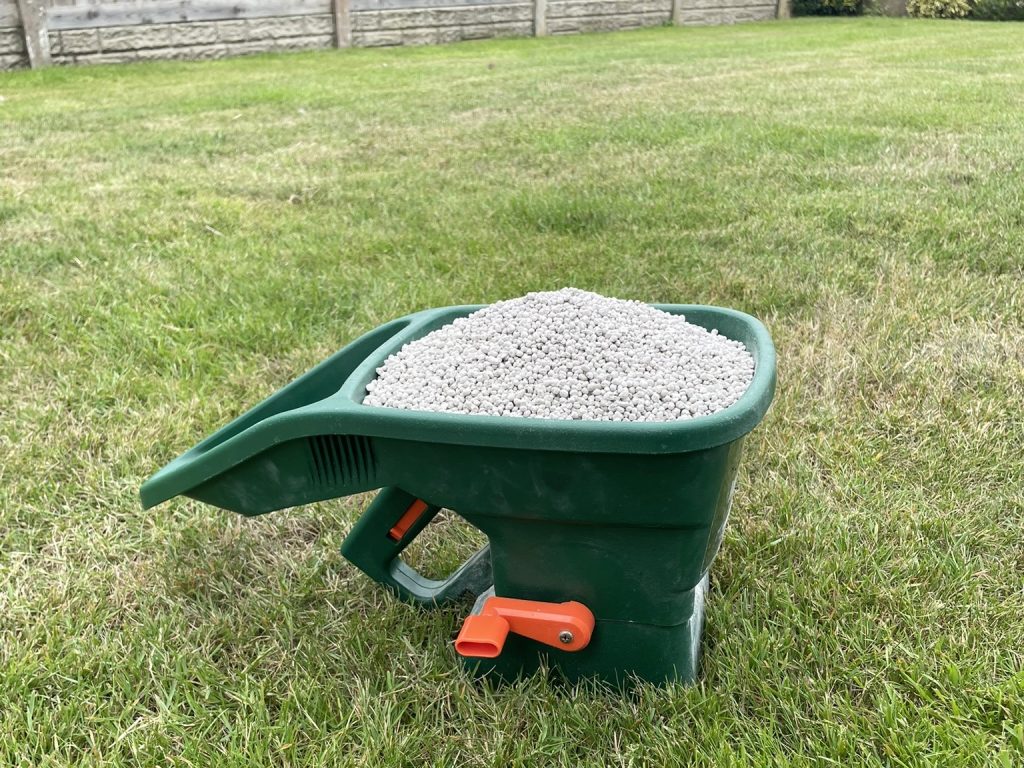 How much lawn fertiliser do I need?